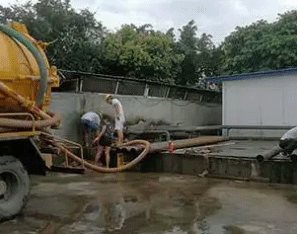 解放抽化粪池自动清理的方法
